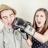 女子が絶対に好きにならない！　情けないと思う男の特徴5選！「酔っ払って、電話で告白」