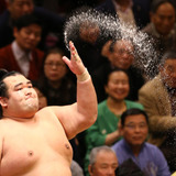 琴奨菊が悲願初Ｖ！豪栄道下し１敗死守　和製力士10年ぶり賜杯