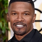 ジェイミー・フォックス、炎上した車から男性を救助