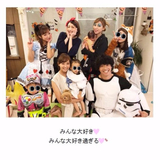 旦那までコスプレ!?　ゴマキ、辻ちゃんら「モー娘。」OGによるハロウィーンパーティーがハンパない豪華さ