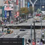 博多駅前の道路３０ｍ陥没　地下鉄工事中が原因　大量の水流入、ガス漏れ、停電ありで一部避難勧告も
