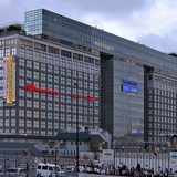 ただのショッピングモール化する有名百貨店…ユニクロ、100円ショップまで進出で「終わりの始まり」