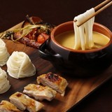 オシャレすぎる…! 六本木に「究極の稲庭フレンチカレーうどん」登場