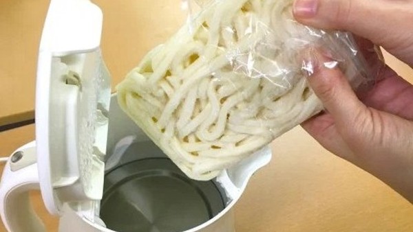 【自己責任】「電気ケトルうどん」に販売元が注意喚起　「やけどや故障のおそれ」：コメント1