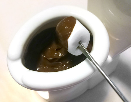 【これはひどい】絶対に食べたくない便器型チョコフォンデュ：コメント1