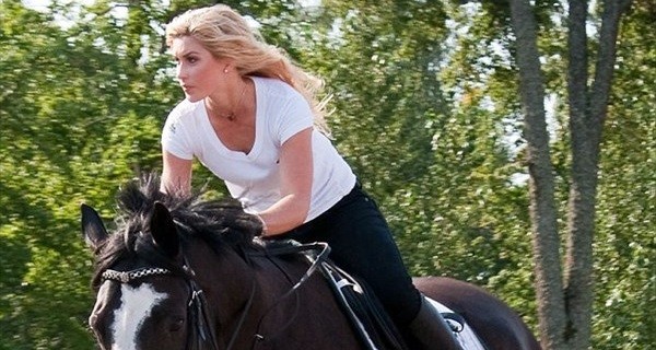 「アニメキャラのような美女になりたい」 19回もの全身整形を行ったモデル:コメント1