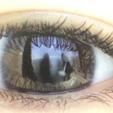 ガッキーの瞳に扇風機抱えたスタッフが映り込む…化粧品会社が謝罪:コメント4