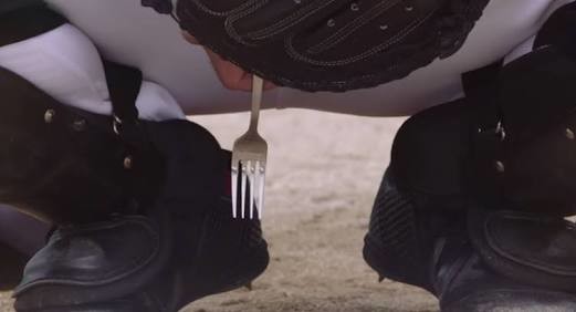 山口組 司忍組長に「サインください」攻撃　神戸山口組関係者と思われる男たちが詰め寄り挑発：コメント28