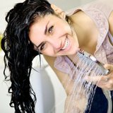 お湯のみで髪を洗う「ノープー」が拡大中、臭いは大丈夫？