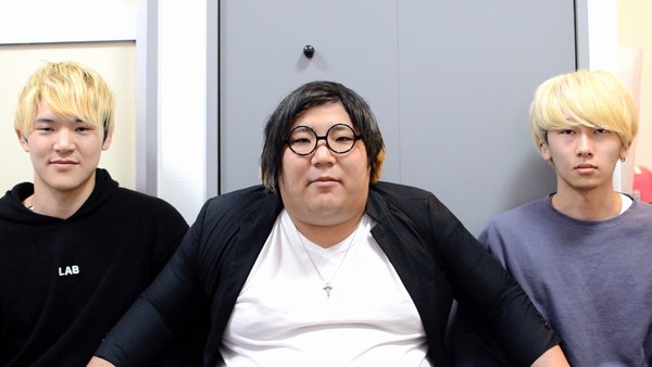 サイゼでYoutuberがいて、ソファを陣取って動画の撮影。寝たり騒いだりしていて迷惑で。店員さんも困惑。：コメント6