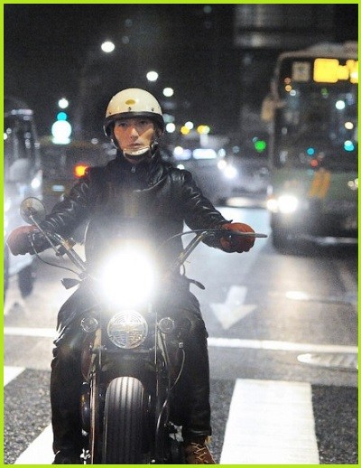 草なぎの私物ジーンズ　２８本で４０００万円…香取ドン引きで言葉失う：コメント12