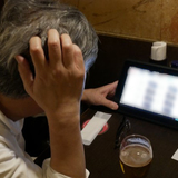 2人の前に7人前の誤注文ビール…居酒屋のタッチパネル注文への不満