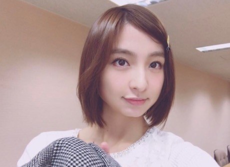 篠田麻里子に「可愛くなりすぎ」の声！　衰えぬどころか進化する美貌で話題に：コメント16