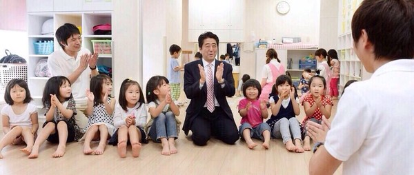 「品格のない顔」衆議院議員「小西ひろゆき」氏、トランプ大統領・安倍総理に品格無いツイートで炎上:コメント6