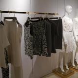 若い消費者のファッション離れ…百貨店の衣料品が不振