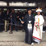 小島よしおが明治神宮での挙式写真を公開