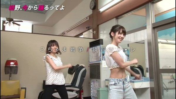 日曜朝のヒロインが地元沖縄でスレンダー水着姿披露：コメント31