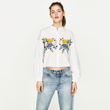 ZARAの花柄刺繍シャツが大人気！目撃情報が多発「1日5人は見る」