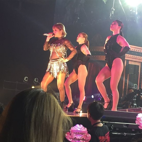 浜崎あゆみ、へそ出し写真を公開するも”無理やり感”が強くて賛否両論：コメント21