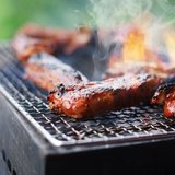 「陽気にBBQパーティー！近所は煙まみれ…『敷地内だから文句ないだろ』は許されるか」