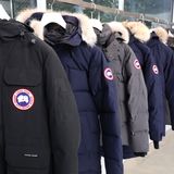 高級ダウン｢カナダグース｣､人気ゆえの悩み