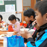 パン給食が消える？　業者は悲鳴「せめて週2回出して」