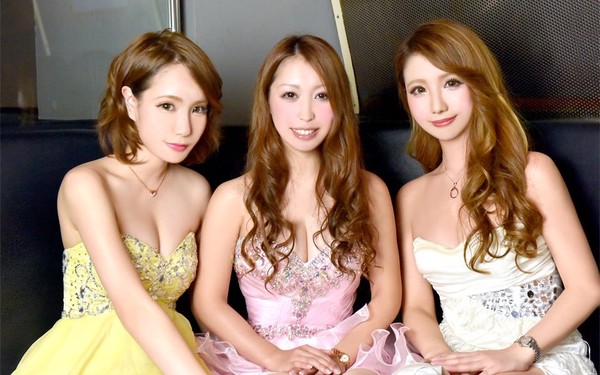 自衛官が、キャバクラでアルバイト 「家族に仕送り、遊ぶ金なく」 2等海曹を停職処分 千葉:コメント1