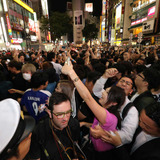 渋谷で女の子のおっぱい触り放題