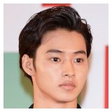 「でっかいTシャツに下はナシで」山崎賢人の