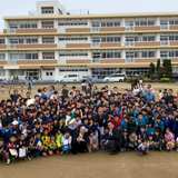 サッカー日本代表・長友佑都選手が被災地訪問　帰国2日後の強行日程で