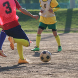 夏休みも部活でヘトヘトな日本の子たち。イタリアの少年サッカーは練習週2日、夏休みは完全オフ