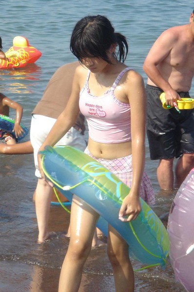 夏のプールで盗撮・痴漢が急増。「見極めが難しい」監視員の苦悩:コメント14