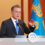 韓国大統領が日本批判「政治家が争点化、賢明ではない」「日本政府はもう少し謙虚な態度を」