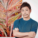 ZOZO前澤　「このピカソは２０億円。ジャコメッティの銅像は１０億くらいかな。そこのソファは８千万」