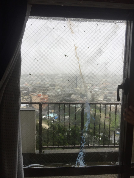 台風19号で”養生テープ”売り切れ相次ぐ メーカー「注文が急増しています」:コメント4