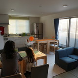 「差別」を解消 未婚のひとり親にも支援 貧困対策