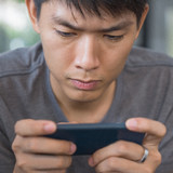 子どもの世話よりスマホゲーム「非イクメンの実態」