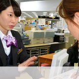 あえて「マスクなし対応」好評　市役所、風邪の職員は…