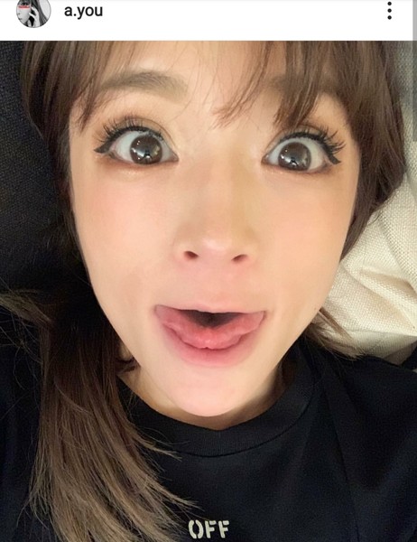 浜崎あゆみ、メガネ＆美脚ロングブーツコーデの写真公開で「綺麗な脚」「可愛いすぎてヤバい」：コメント15