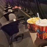 日本人は映画館マナーに厳しすぎ？「ポップコーンとかにぶち切れてるのはやばい」