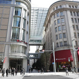 訪日客激減で苦境の百貨店業界 再編のカギは独立路線を貫く高島屋か