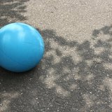 道路で遊ぶ子供たち、注意をしたら『クソババア！』学校に通報すると...父親がまさかの行動に