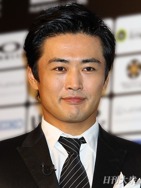 小泉進次郎氏に緊急事態…吉村大阪府知事の露出増で"イケメン政治家枠"ファン離れ:コメント6