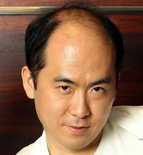 小泉進次郎氏に緊急事態…吉村大阪府知事の露出増で"イケメン政治家枠"ファン離れ:コメント13