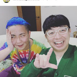 木下博勝医師、ブルーヘアにイメチェンした長男・大維志くんと2ショット