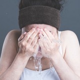 コロナ禍、化粧品業界に暗雲 皆が気づいた「化粧しないの楽！」