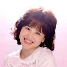 松田聖子「女子高生に人気の服も試着」夫と手つなぎショッピング：コメント25