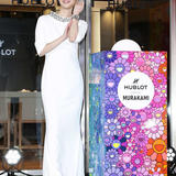 佐々木希「来年もお仕事もプライベートもハッピーに」ロングドレスで登場