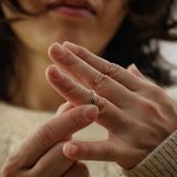 「子どもを産まない」という選択をするも、DINKsやシングルに世間の風は冷たい