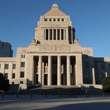 年収1200万円以上は廃止　児童手当で改正法